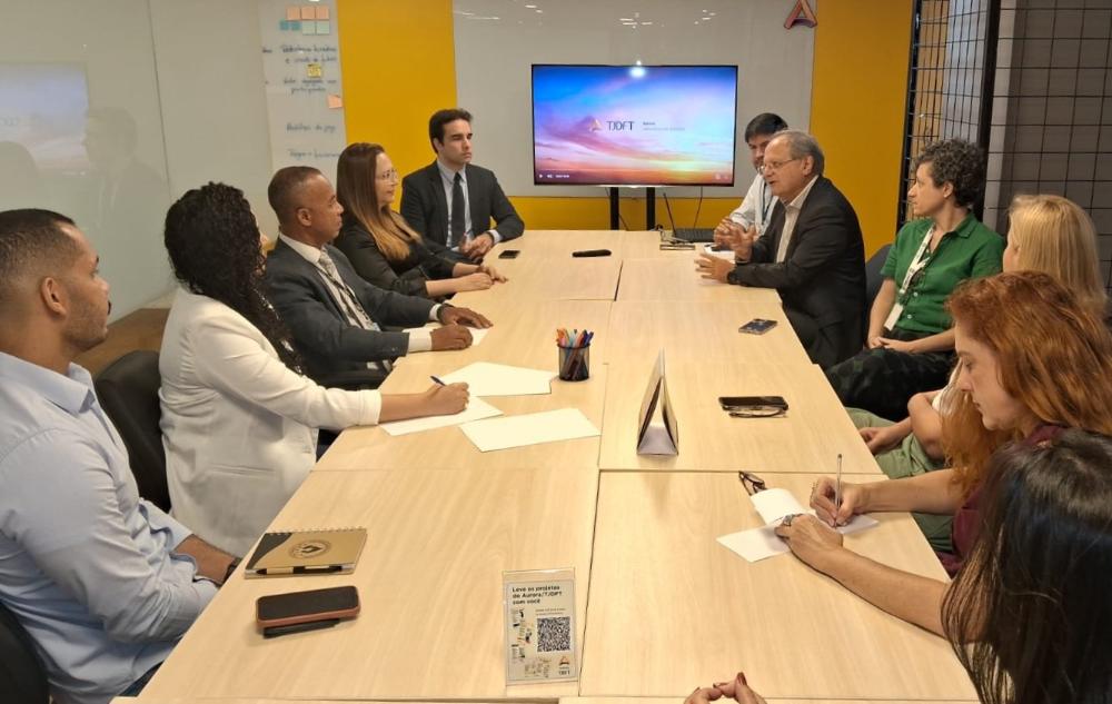 Capa da notícia: LabGes da Seec participa de intercâmbio de boas práticas com laboratórios de inovação federais
